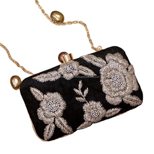 Recién llegado, compras en línea, bolso de mano con marco de terciopelo de lujo, bolso de noche con cadena de perlas para mujeres y niñas de LUXURY CRAFTS - Product Image 1