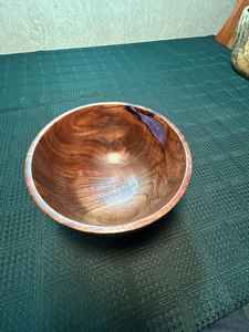 Bols en bois naturel et résine pour servir des collations, des fruits et comme centre de table décoratif - Product Image 4