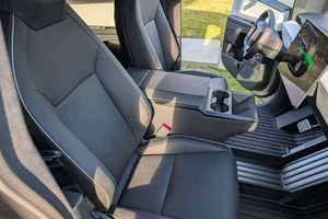 Tesla Cybertruck 2024 Série Foundation Sans Reserve 250-300 ch Double Moteur AWD Volant à Gauche Sièges en Cuir 5 Places Écran Tactile Xénon - Product Image 2