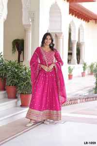 Vêtements ethniques indiens en faux georgette avec de riches sequins et des broderies en zari, robes Anarkali prêtes à porter pour les mariages - Product Image 4