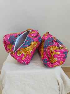 กระเป๋าเครื่องสำอางพิมพ์ลายดอกไม้ผ้าฝ้ายน้ำหนักเบาสำหรับเดินทาง พร้อมซิปปิด  งานศิลปะและงานฝีมือคลาสสิก จากราชสถาน - Product Image 3