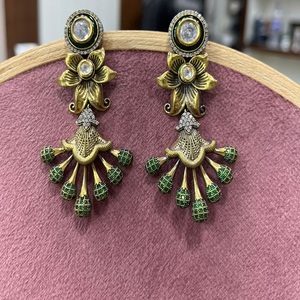 ต่างหูคุณภาพระดับพรีเมียมมอยส์ซอไนต์ทันสมัยสง่างามดีไซน์โทนสีทองเหมาะสำหรับงานแต่งงานแบบดั้งเดิม - Product Image 1