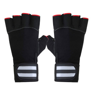 Vente en gros de gants de fitness à demi-doigts avec logo personnalisé, rembourrés antidérapants pour les entraînements de musculation et d'haltérophilie - Product Image 4