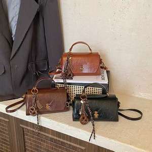 Bolso de PU con Estampado Animal de Moda para Mujer, con Cierre de Cremallera y Broche, Diseño Abatible, Puede Usarse como Bolso de Hombro o de Mano - Product Image 1