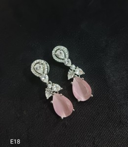 PENDIENTES DE ESTILO CLÁSICO DE DIAMANTE AMERICANO TRADICIONAL Y DE MODA Y PENDIENTES DE REGALOS DE CUMPLEAÑOS Y NAVIDAD - Product Image 1