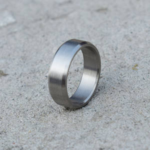 Elegante anillo de bodas de compromiso para mujer con acabado mate plano Chapado en titanio, banda artesanal de moda para fiestas, aniversarios - Product Image 2