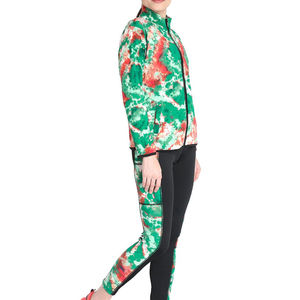 Survêtement de sport pour femmes de haute qualité, imprimé par transfert thermique, à capuche, 100% coton, avec des designs de logo personnalisés - Product Image 3