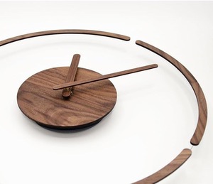 Reloj de Pared Flotante de Madera Moderno The Craft Exim, Reloj de Cuarzo Silencioso Nórdico, Reloj Decorativo Creativo de Marco Abierto para el Hogar - Product Image 2