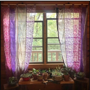 Cortina de Sari de Seda Morada Estilo Vintage con Diseño de Patchwork |   Decoración de Ventanas Lista para Enviar a Precios Bajos - Product Image 2