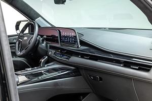 Cadillac Escalade-V ESV 2023, un motor V8 de 6.2L sobrealimentado que produce 682 caballos de fuerza y 653 lb-pie de torque. - Product Image 5