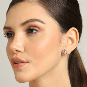 Achetez des boucles d'oreilles en argent sterling 925 de qualité supérieure pour femmes et filles, tendance, avec diamants, en or rose, en forme de fleur ou de cœur, pour les fiançailles - Product Image 4