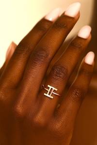 Anillo de Plata de Ley 925 con Baño de Oro Vermeil de 14k, Signo del Zodiaco Géminis Cristiano, Minimalista, Ajustable, Unisex, para Uso Diario - Product Image 3