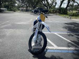 Disponible dès maintenant : Motocross 2025 TC 150 Heritage - Product Image 2