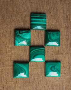 Malachite verte 100% naturelle, forme carrée, taille brillante calibrée, effet œil de chat, haute qualité pour la fabrication de bijoux - Product Image 1