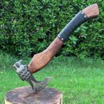 หัวขวานไวกิ้งเหล็กกล้าคาร์บอนเกรดอุตสาหกรรมคุณภาพสูง SCL ด้ามไม้โรสวูด ดีไซน์ใหม่ ขนาด 18 นิ้ว ปรับแต่งได้ เหมาะสำหรับกิจกรรมกลางแจ้ง - Product Image 4