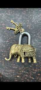 Brûleur d'arôme décoratif en alliage indien religieux avec double clé artisanale en forme de hibou - Product Image 3