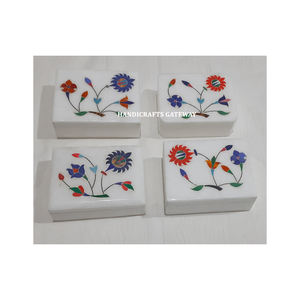 Boîtes à bijoux rectangulaires incrustées de motifs floraux bleus et rouges faits à la main en marbre blanc pour la décoration de la maison - Product Image 1
