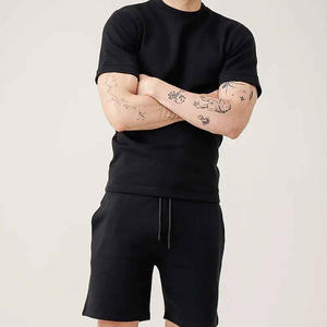 Conjunto de camiseta y pantalones cortos de algodón para verano, transpirable, de dos piezas, para hombre, con logo personalizado. - Product Image 4