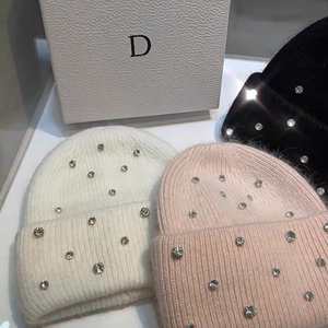 Gorros de Punto de Invierno Personalizados al por Mayor, Gorros de Piel de Conejo con Pedrería para Mujer - Product Image 3