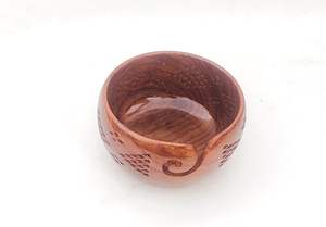 Cuenco de hilo de madera hecho a mano para tejer conveniente y almacenamiento de ganchillo con prácticos agujeros - Product Image 3