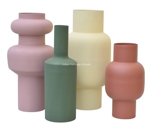 Vase à fleurs en fer de style Art déco moderne, élégant pour la décoration de table, mariage, maison, taille M, vente en gros, marque IHA, fabriqué en Inde, modèle IHA24018 - Product Image 3