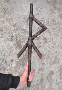 Bastón Rúnico Vikingo Hecho a Mano - Varita de Madera con Símbolo de Protección Nórdica para Decoración del Hogar - Bastón Ritual Celta Personalizable - Product Image 3