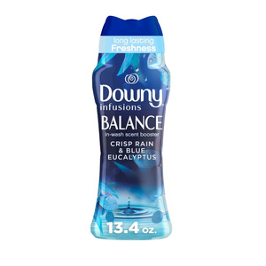 Suavizante de telas ecológico para ropa Downy Infusions, líquido de 81 floz, lluvia crujiente y eucalipto azul para uso en prendas de vestir - Product Image 2