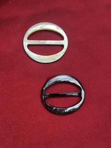 Anneau pour écharpe en corne de buffle avec polissage lisse, ajoutant une élégance douce et une tenue sécurisée à toute écharpe, de haute qualité - Product Image 3