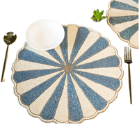 Napperons perlés d'accent de table de forme florale complexe pour les fêtes de mariage Tapis de table pour la décoration de table à manger par glowin fashion