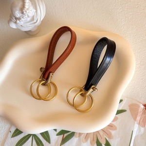 พวงกุญแจหนังแท้ทำมือ สไตล์วินเทจ ห่วงทองเหลืองแท้ แข็งแรง ทนทาน พร้อมสลักอักษรย่อ - Product Image 1