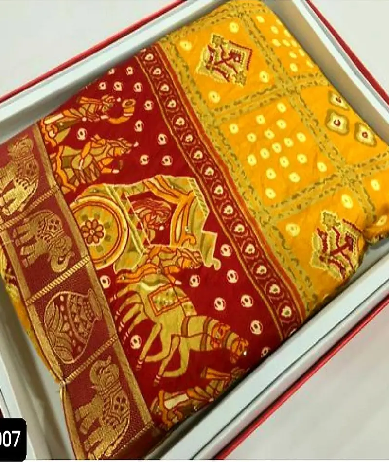 Sari di seta con stampa floreale in stile tradizionale alla moda e Sari in pizzo Patoda con materiale per camicetta fantasia per le donne