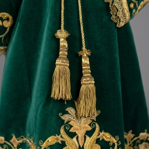 Robe de cérémonie de luxe en velours vert, broderie en fils d'or, tunique royale, robe de mariage artisanale Zardozi, robe de couronnement - Product Image 4