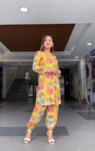 Nouveaux ensembles coordonnés d'été en mousseline imprimée de créateur exclusif, chemise et pantalon droit, ensemble coordonné en coton doux - Product Image 3