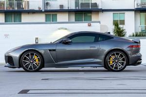 BEST SELLING 2017 Jaguar F-Type SVR Coupé, V8 suralimenté, transmission intégrale - Product Image 5