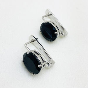 Pendientes de Plata de Ley 925 de alta calidad: tachuelas de espinela negra a granel para colecciones de joyas elegantes - Product Image 1