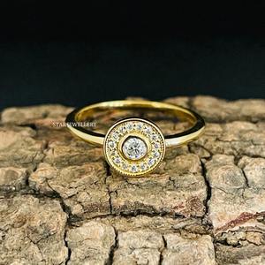 Anillo Circular con Halo de Diamantes de Laboratorio en Oro Sólido de 14K para Mujer, Diseño Cristiano Minimalista - Product Image 3