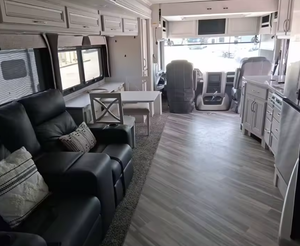 Autocaravana Usada F-l-e-e-t-w-o-o-d Bounder 35K 2022 2023, Casa Rodante, Remolque de Viaje para 4-6 Personas - Product Image 4