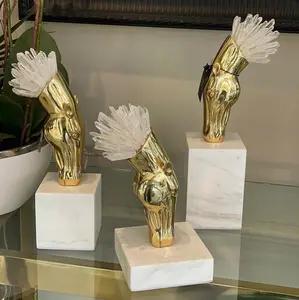 टेबल टॉप सेंटरपीस के लिए 3 पीस के सेट के साथ सुरुचिपूर्ण डिजाइनिंग धातु मूर्तिकला चमकदार सोना चढ़ाना एल्यूमीनियम मूर्तिकला