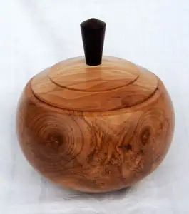 Handmade Solid Quality Material Kitchen Tools Dishware Server Bowl Acacia Wooden Bowl With Lid Cover