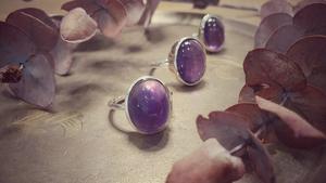 Anillo sencillo de plata fina para mujer con diamante de corte ovalado y piedra preciosa de amatista natural para Bodas de febrero - Product Image 3