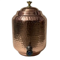 Distributeur d'eau élégant, moderne et traditionnel en cuivre poli, avec placage/impression personnalisés, durable, pour la maison et les mariages