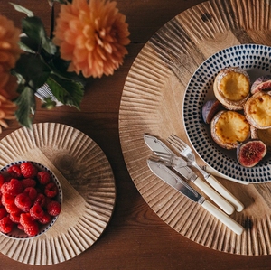 Tabla de cortar redonda con borde acanalado, tablas de cortar de madera de mango para cocina, tabla de cortar para carne, verduras, frutas pequeñas - Product Image 6