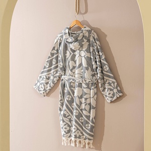 Albornoz turco de felpa con capucha Mandala, 2 colores - Product Image 4