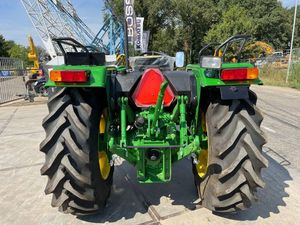 Tractor Cargador John Deere 5050E Muy Resistente y en Excelente Estado, Verde Amarillo, Maquinaria Agrícola Lista para Enviar - Product Image 6