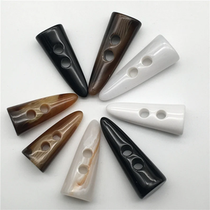 Boutons à bascule modernes en corne naturelle faits à la main, écologiques et de haute qualité, à 2 trous, par SANIYA HANDICRAFT - Product Image 5