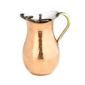 Pichet à boire en eau martelé en cuivre Pichet à jus de citron vert couleur or de la meilleure qualité avec ensemble de quatre verres à vendre - Product Image 2