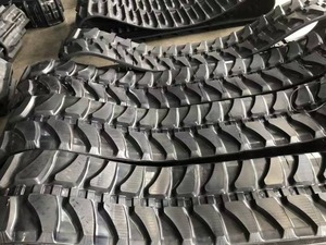 Voie en caoutchouc Kobelco d'excavatrice de haute qualité - Product Image 4