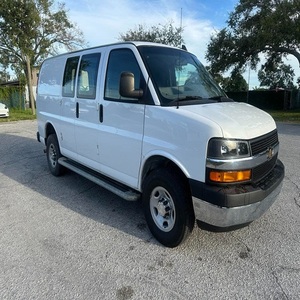 Fourgonnette Express-Cargo 2500 RWD 2022 d'occasion en excellent état, transmission automatique, 276 ch, blanche - Product Image 1