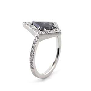 Nouvelle arrivée à la mode femmes naturel sel et poivre diamant bague de fiançailles fabricant pour la main 14k or femmes bijoux - Product Image 2