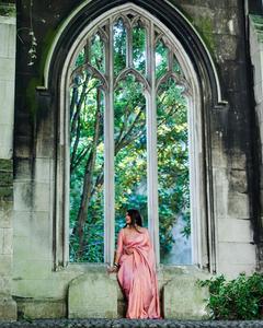 Belle robe de créateur de couleur identique, tissu en soie banarasi de qualité supérieure, tissage zari de cuivre et blouse en soie de Benglori - Product Image 5